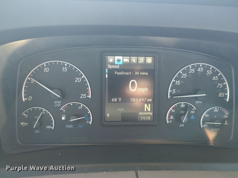 image for item EQ2453 2021 Freightliner Cascadia 126 semi truck