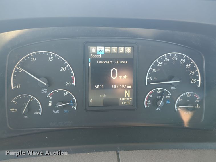 image for item EQ2453 2021 Freightliner Cascadia 126 semi truck