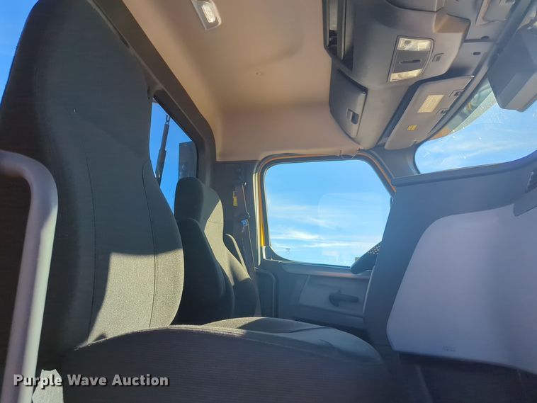 image for item EQ2453 2021 Freightliner Cascadia 126 semi truck