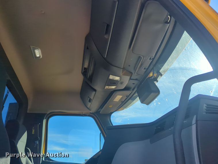 image for item EQ2453 2021 Freightliner Cascadia 126 semi truck