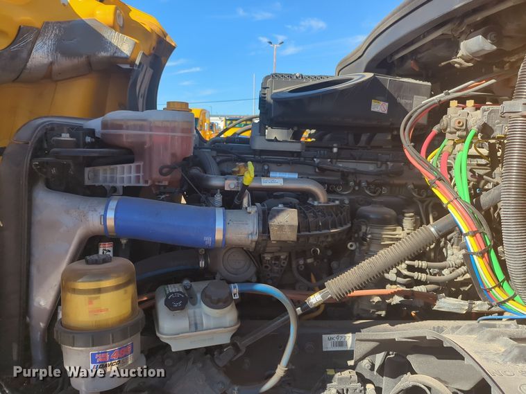 image for item EQ2453 2021 Freightliner Cascadia 126 semi truck