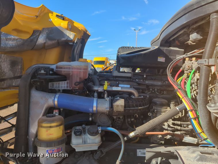 image for item EQ2453 2021 Freightliner Cascadia 126 semi truck