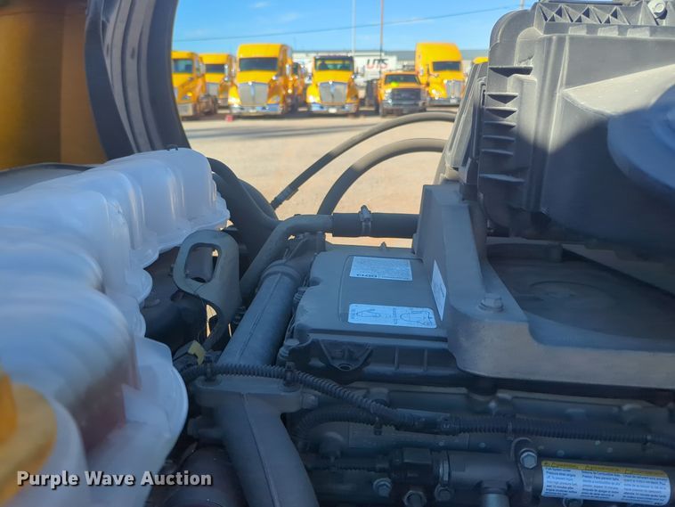 image for item EQ2453 2021 Freightliner Cascadia 126 semi truck