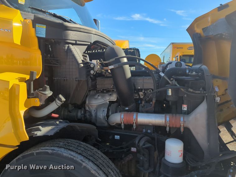 image for item EQ2453 2021 Freightliner Cascadia 126 semi truck