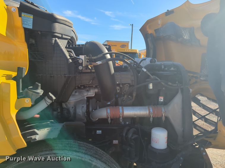 image for item EQ2453 2021 Freightliner Cascadia 126 semi truck