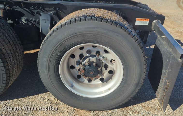 image for item EQ2453 2021 Freightliner Cascadia 126 semi truck