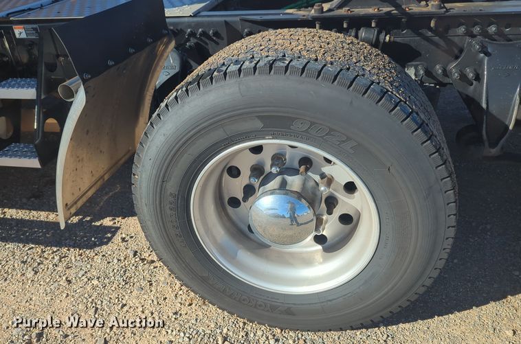 image for item EQ2453 2021 Freightliner Cascadia 126 semi truck