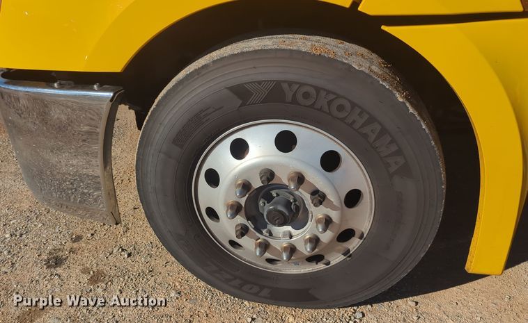 image for item EQ2453 2021 Freightliner Cascadia 126 semi truck