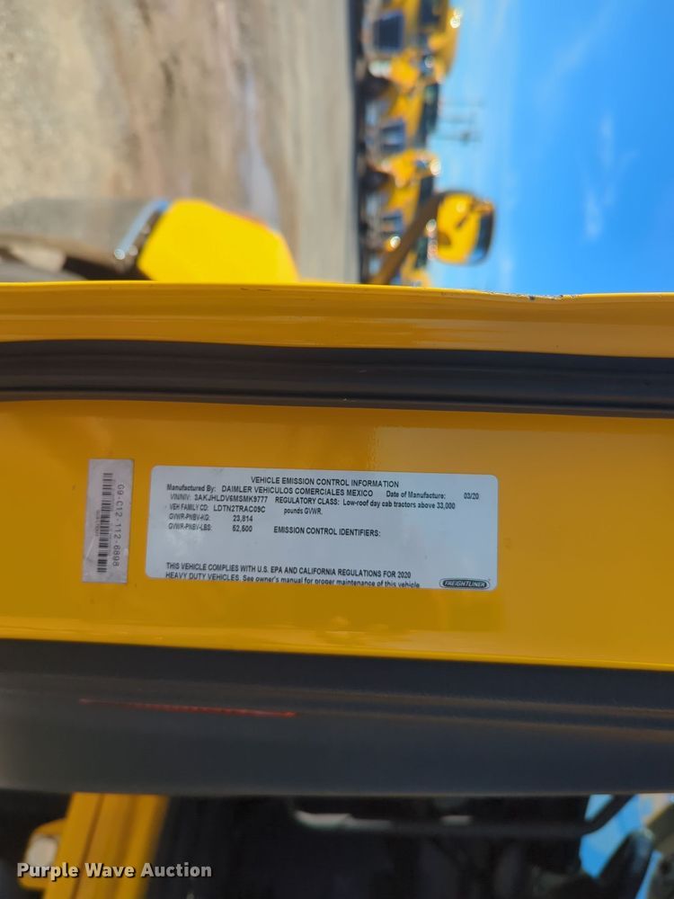 image for item EQ2453 2021 Freightliner Cascadia 126 semi truck