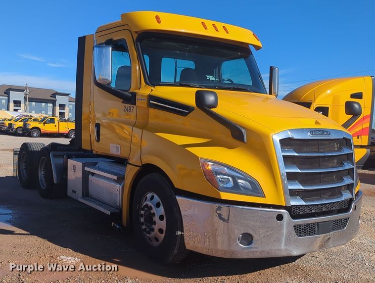 image for item EQ2455 2020 Freightliner Cascadia 126 semi truck