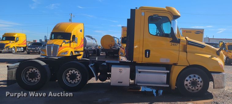 image for item EQ2455 2020 Freightliner Cascadia 126 semi truck