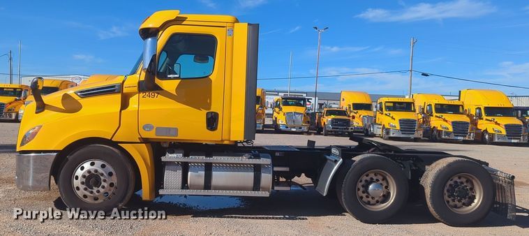 image for item EQ2455 2020 Freightliner Cascadia 126 semi truck