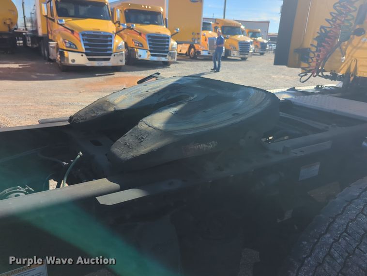 image for item EQ2455 2020 Freightliner Cascadia 126 semi truck