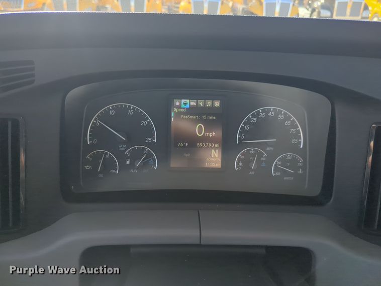 image for item EQ2455 2020 Freightliner Cascadia 126 semi truck