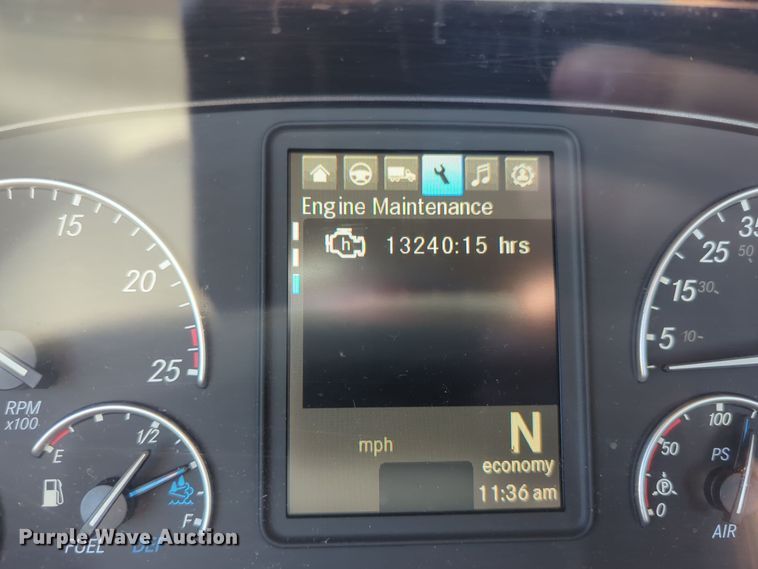 image for item EQ2455 2020 Freightliner Cascadia 126 semi truck