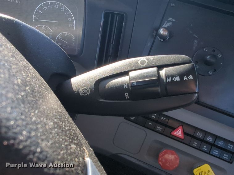 image for item EQ2455 2020 Freightliner Cascadia 126 semi truck