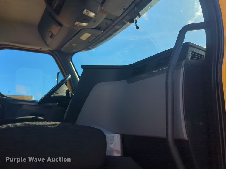 image for item EQ2455 2020 Freightliner Cascadia 126 semi truck