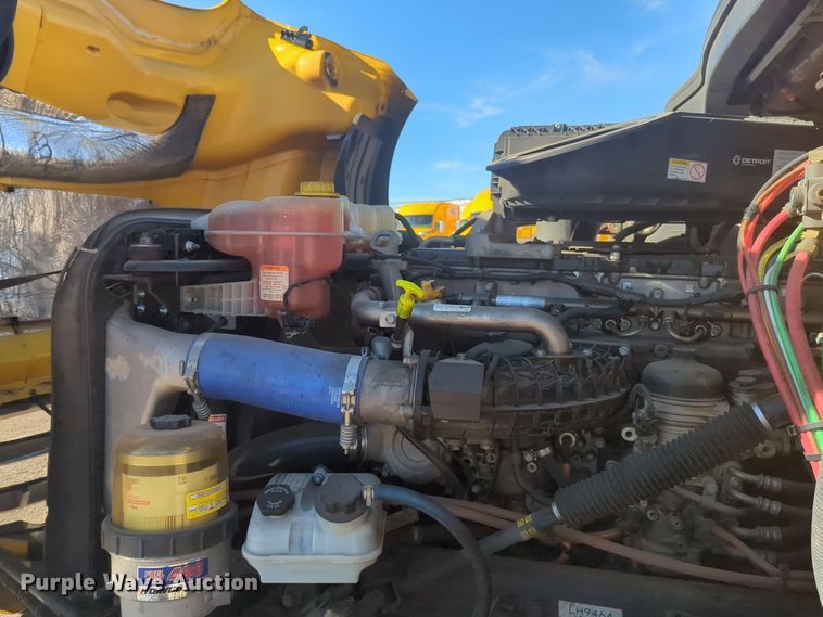 image for item EQ2455 2020 Freightliner Cascadia 126 semi truck