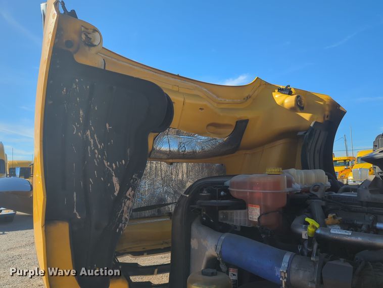 image for item EQ2455 2020 Freightliner Cascadia 126 semi truck