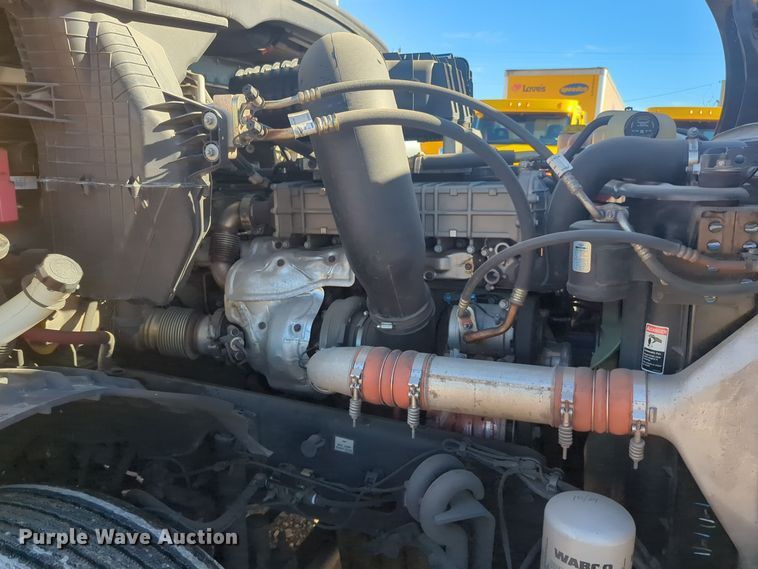 image for item EQ2455 2020 Freightliner Cascadia 126 semi truck