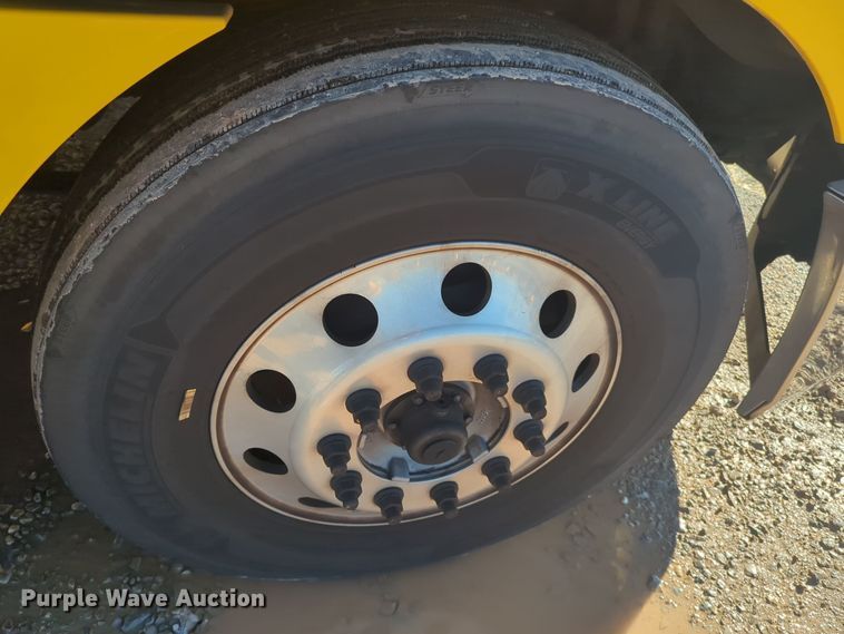 image for item EQ2455 2020 Freightliner Cascadia 126 semi truck