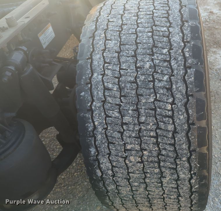 image for item EQ2455 2020 Freightliner Cascadia 126 semi truck