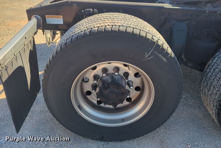 image for item EQ2455 2020 Freightliner Cascadia 126 semi truck