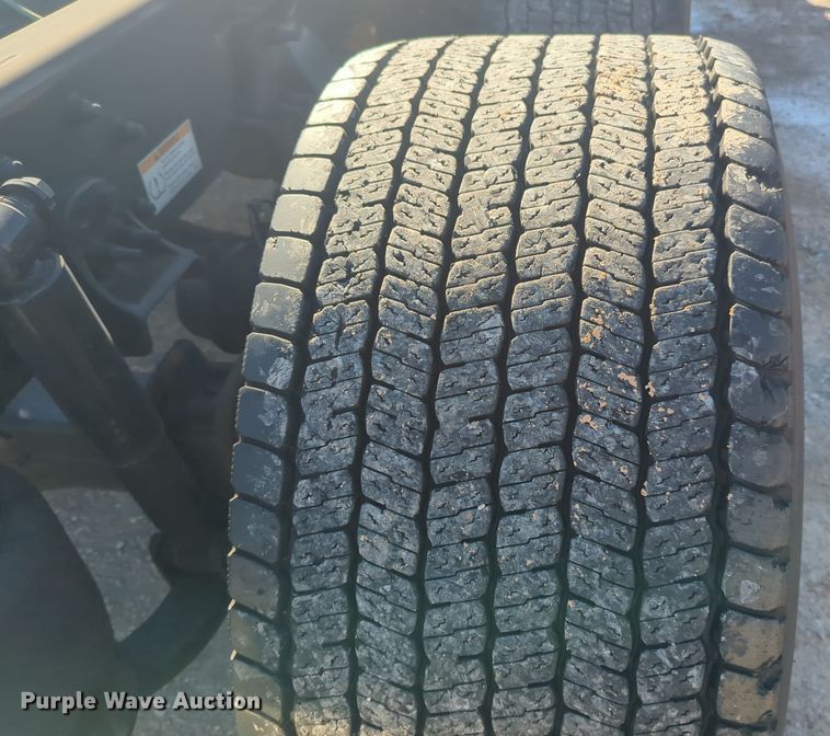 image for item EQ2455 2020 Freightliner Cascadia 126 semi truck