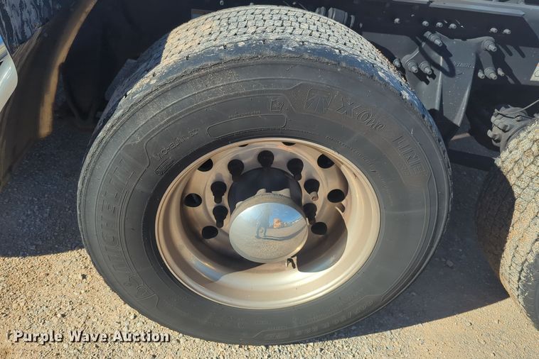 image for item EQ2455 2020 Freightliner Cascadia 126 semi truck