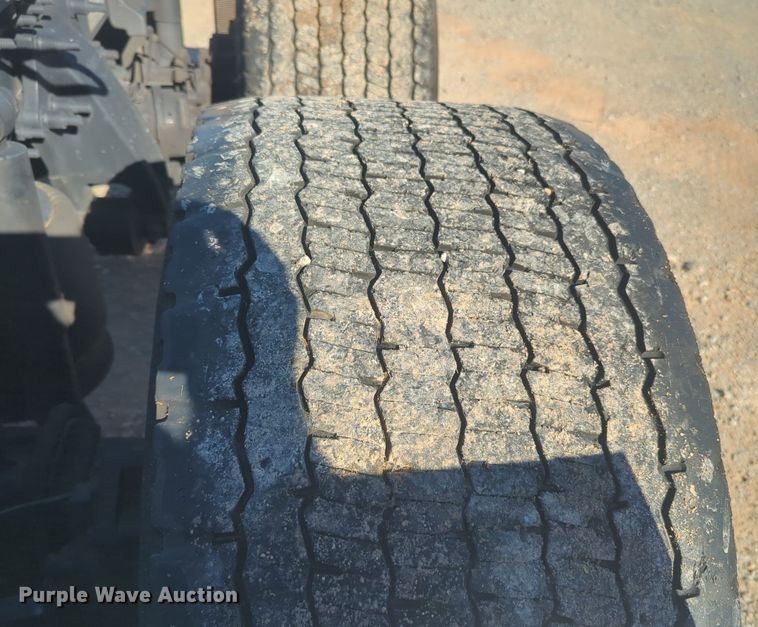 image for item EQ2455 2020 Freightliner Cascadia 126 semi truck