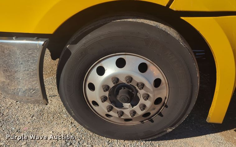 image for item EQ2455 2020 Freightliner Cascadia 126 semi truck