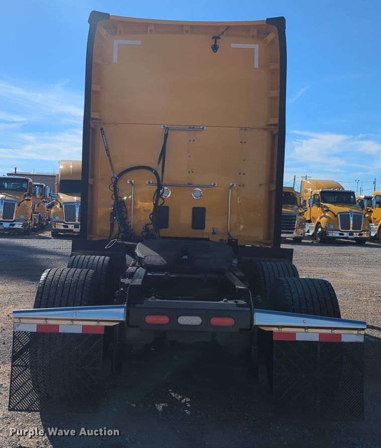 image for item EQ2456 2022 Kenworth T680 semi truck
