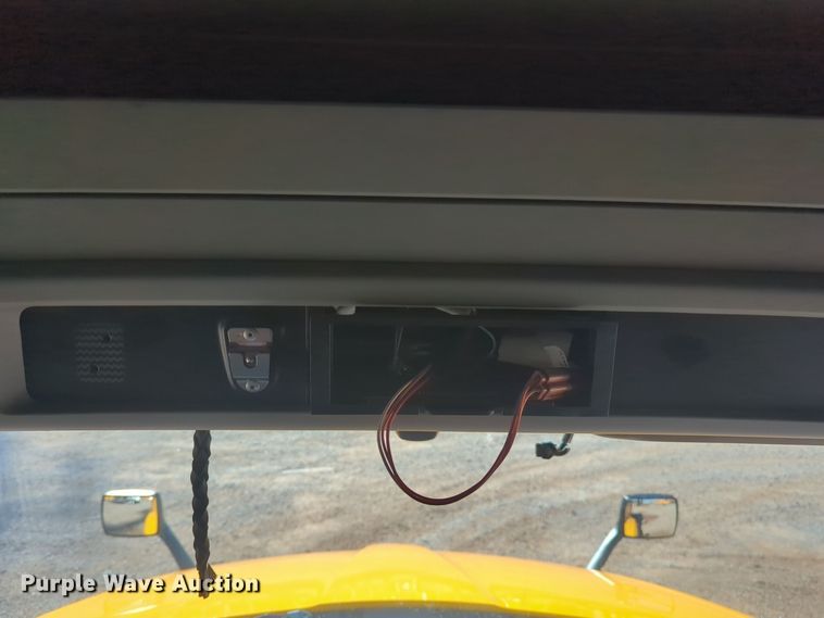 image for item EQ2456 2022 Kenworth T680 semi truck