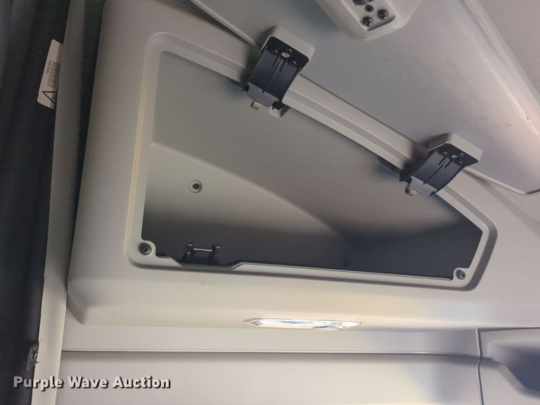 image for item EQ2456 2022 Kenworth T680 semi truck