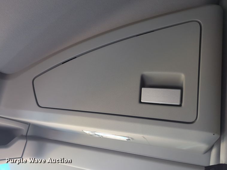 image for item EQ2456 2022 Kenworth T680 semi truck