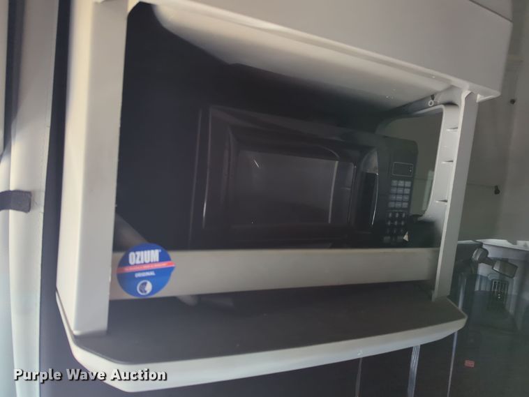 image for item EQ2456 2022 Kenworth T680 semi truck