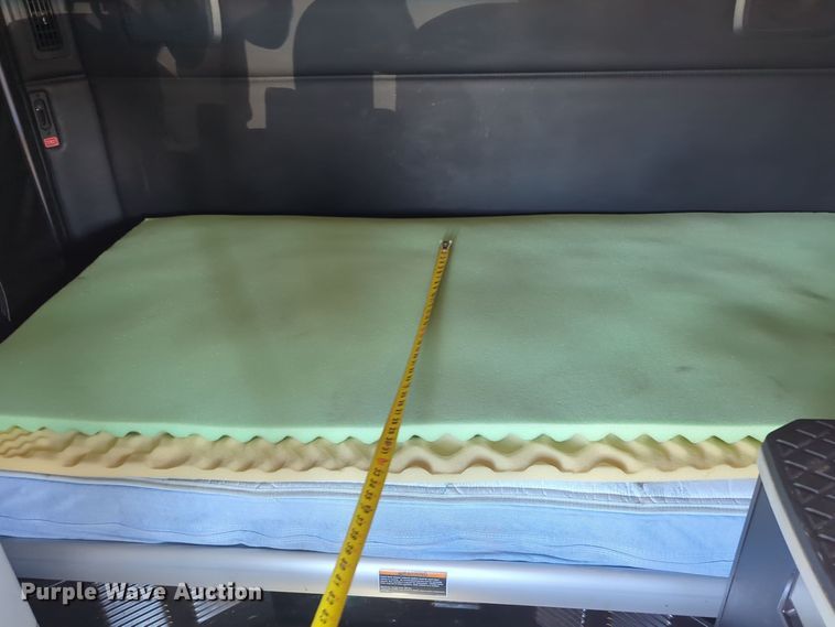 image for item EQ2456 2022 Kenworth T680 semi truck