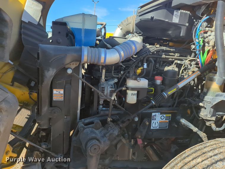 image for item EQ2456 2022 Kenworth T680 semi truck