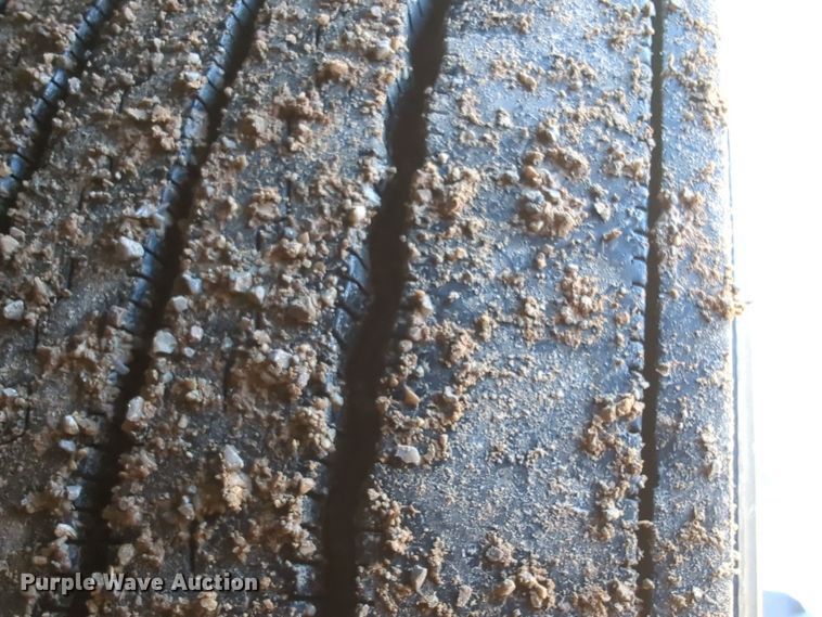 image for item EQ2456 2022 Kenworth T680 semi truck