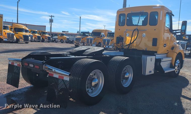 image for item EQ2457 2022 Kenworth T680 semi truck