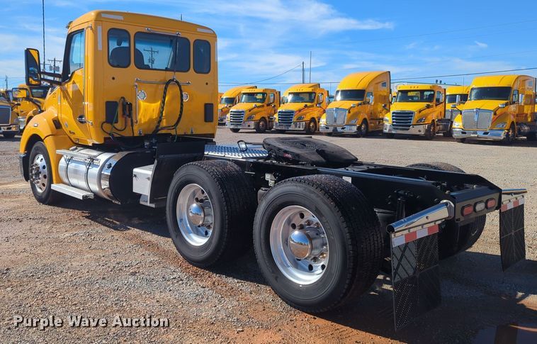 image for item EQ2457 2022 Kenworth T680 semi truck