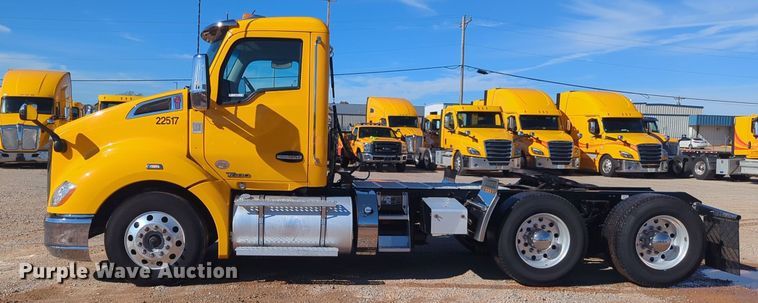 image for item EQ2457 2022 Kenworth T680 semi truck