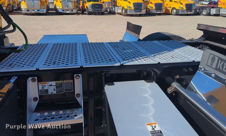 image for item EQ2457 2022 Kenworth T680 semi truck