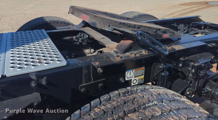 image for item EQ2457 2022 Kenworth T680 semi truck