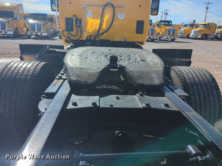 image for item EQ2457 2022 Kenworth T680 semi truck