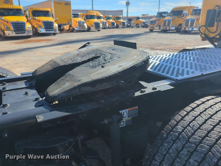 image for item EQ2457 2022 Kenworth T680 semi truck