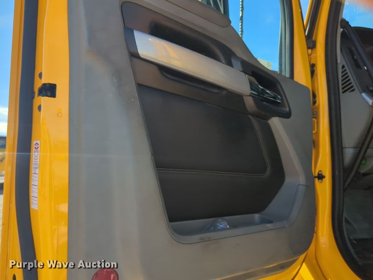 image for item EQ2457 2022 Kenworth T680 semi truck