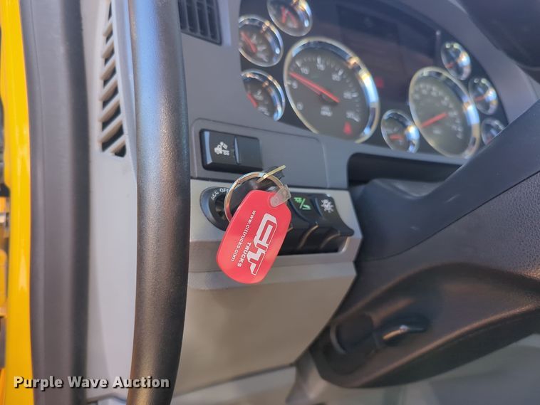 image for item EQ2457 2022 Kenworth T680 semi truck