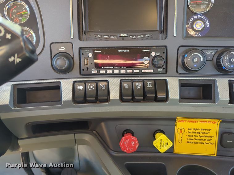 image for item EQ2457 2022 Kenworth T680 semi truck