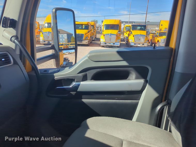 image for item EQ2457 2022 Kenworth T680 semi truck